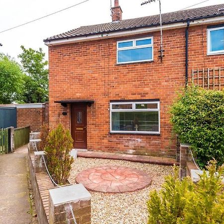 Cheerful 3 Bedroom Home With Parking Near Chester Saughall Exterior foto